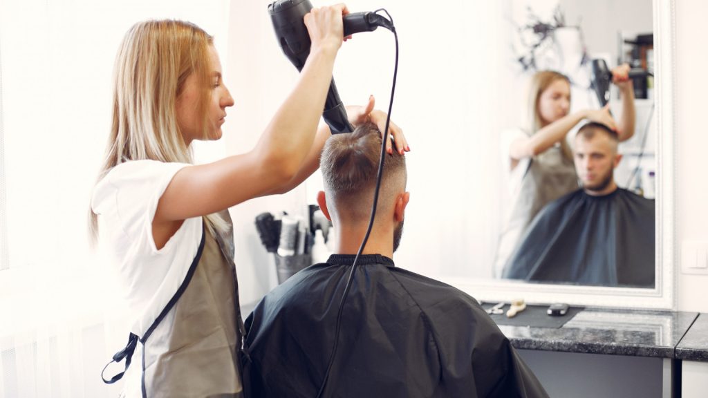 Les avantages d'adhérer à un groupement de salons de coiffure indépendants